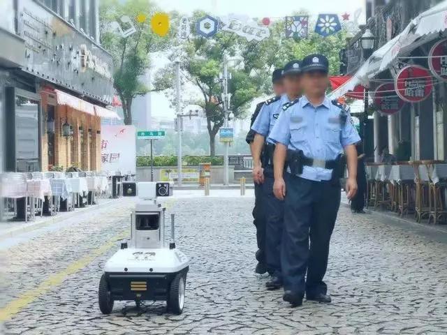 安防巡检机器人