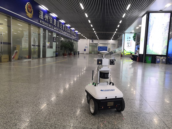 安防巡逻机器人